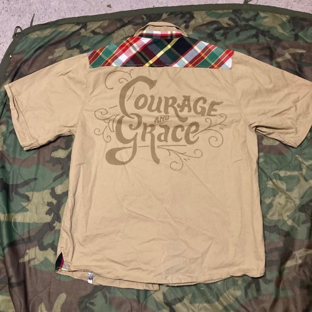 Akademiks beige button up graphic shirt‎ baggy tartan panel size L/23